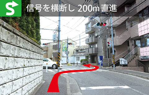 川崎清風霊園へは、信号を横断し200メートル直進します。